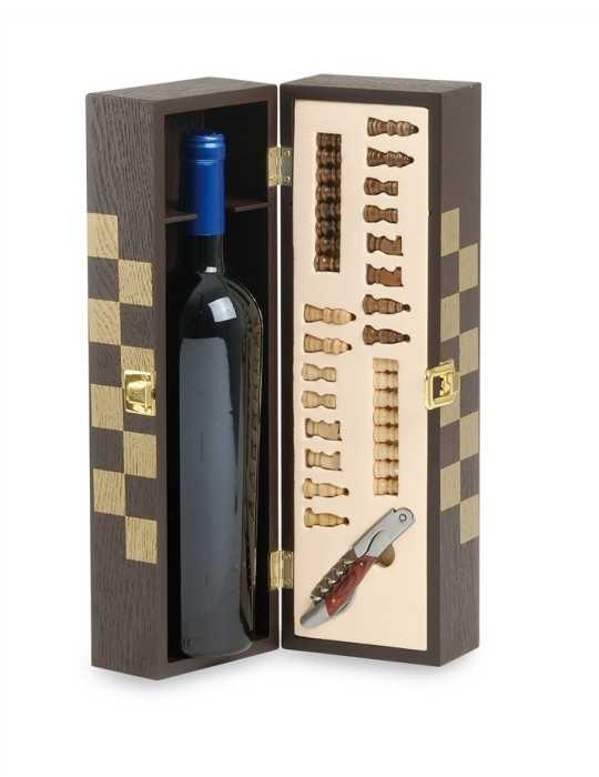 Coffret verni brun "Echec " avec 1 tire-bouchon - 1 bout.